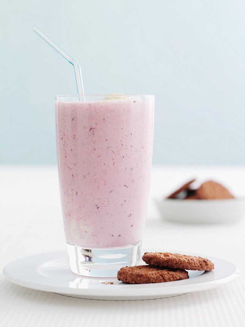 Berry smoothie in a glass with cookies