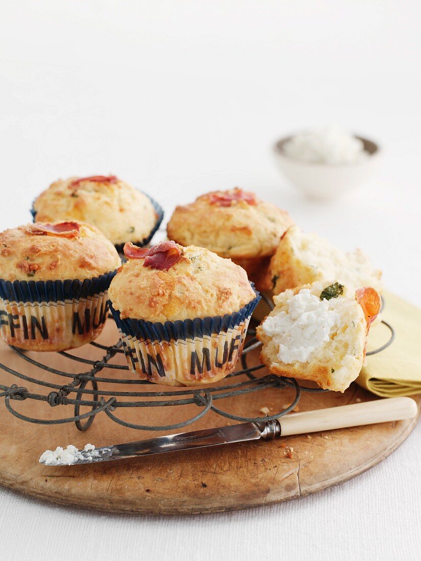 Pikante Muffins mit Schinken & Ricotta
