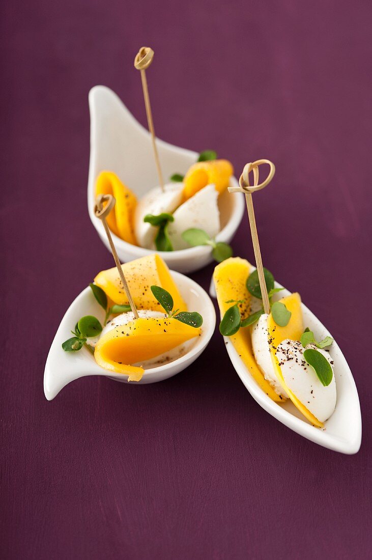 Mango with mozzarella