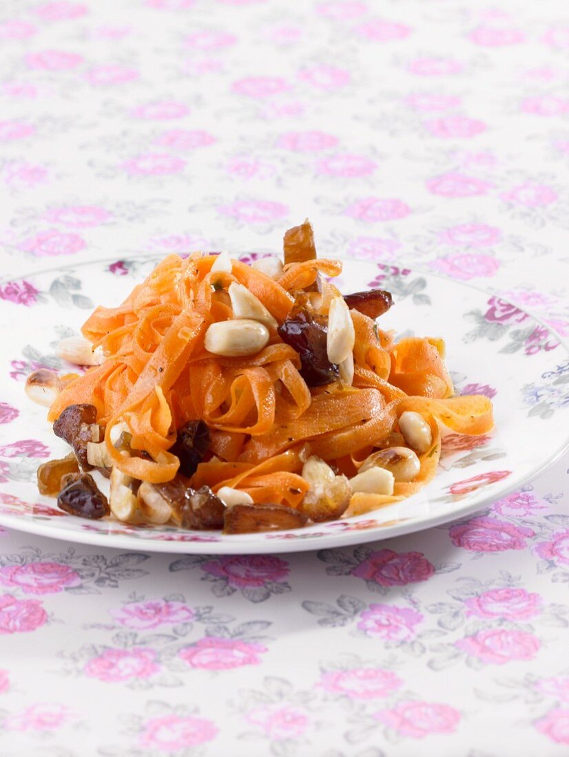 Carrot salad with dates and almonds