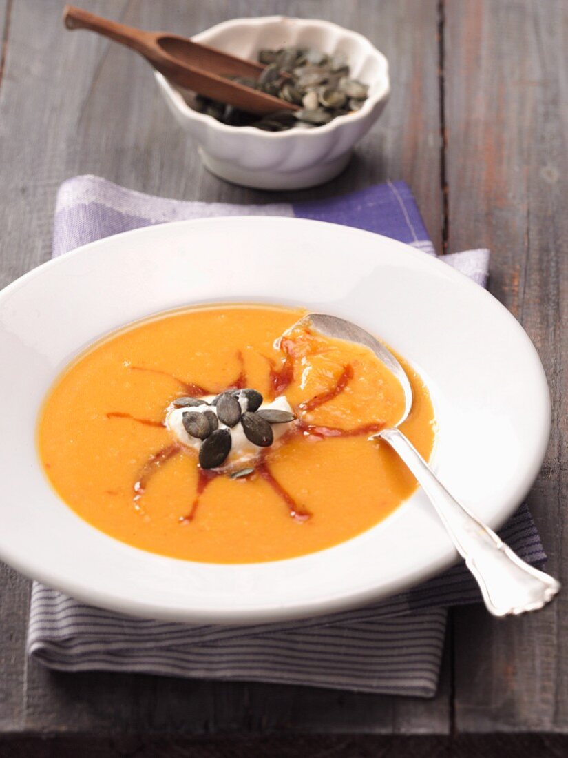 Pumpkin soup with pumkin seeds