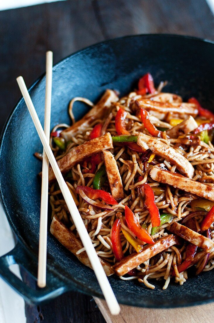 Chow mein (fried noodles with chicken and vegetables, China)