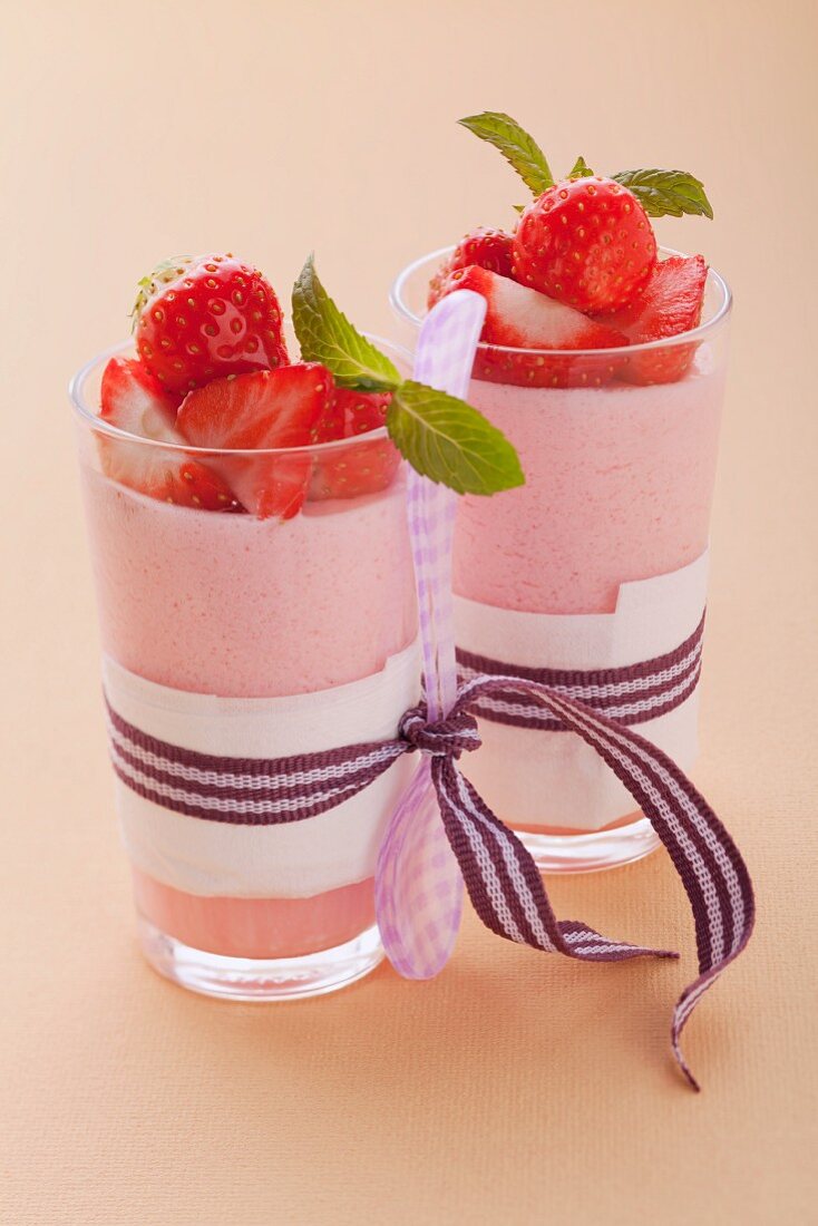 Rhubarb and strawberry mousse with mint