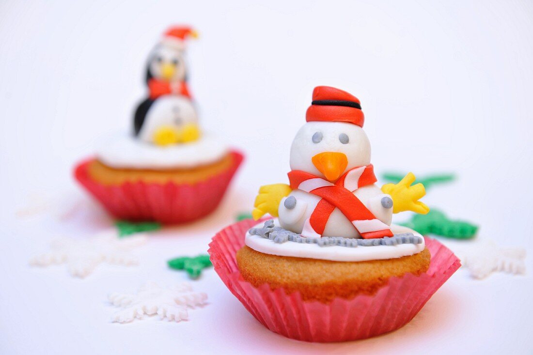 Cupcakes mit Pinguin-Figuren
