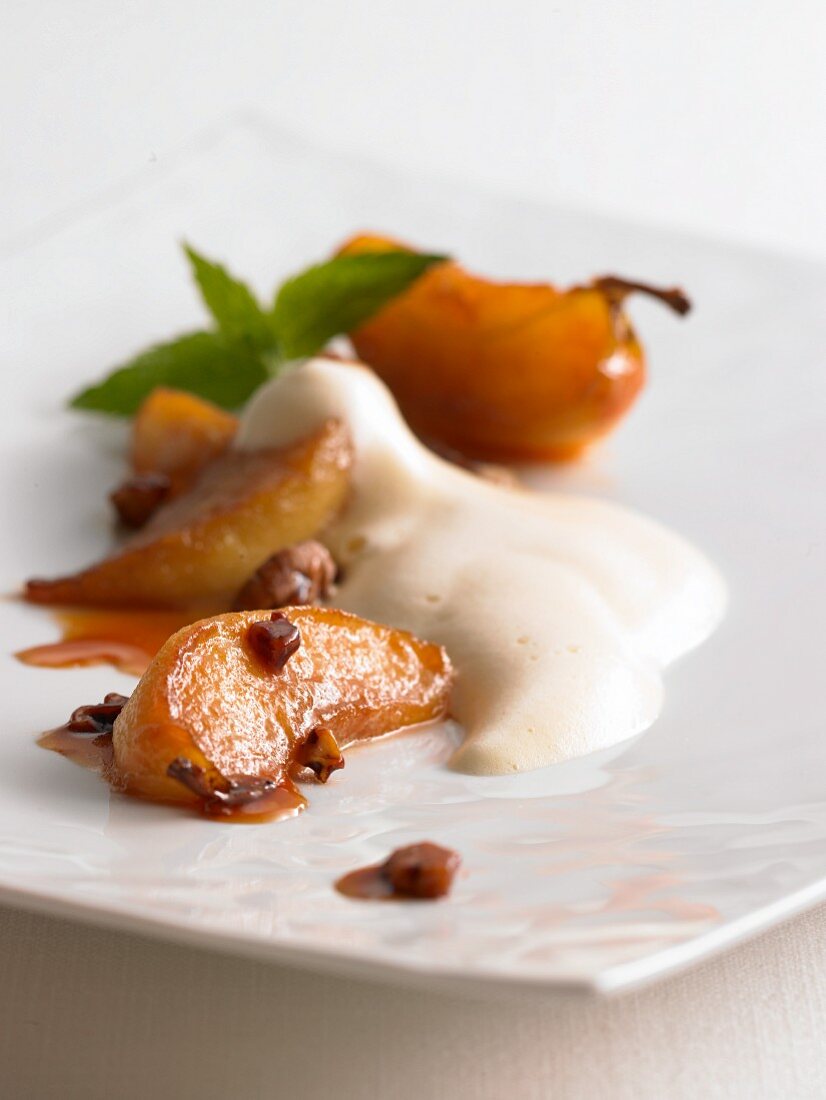 Sabayon with pears and pecan nuts
