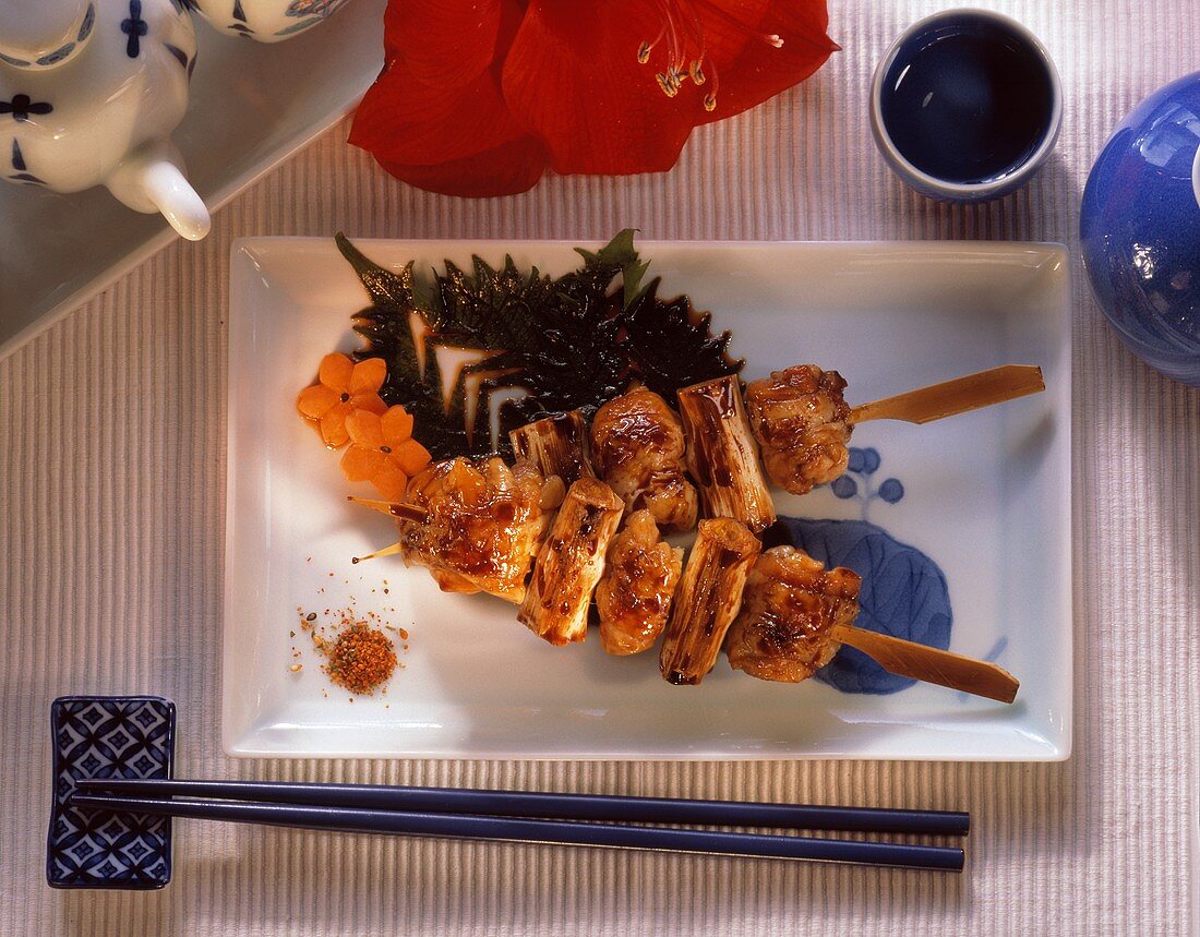 Yakitori (Hähnchenspieße) mit scharfer Gewürzmischung