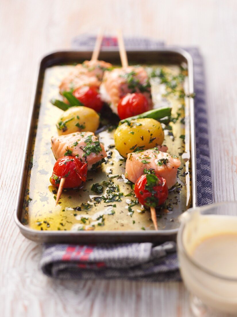 Salmon kebabs with vegetables and herbs