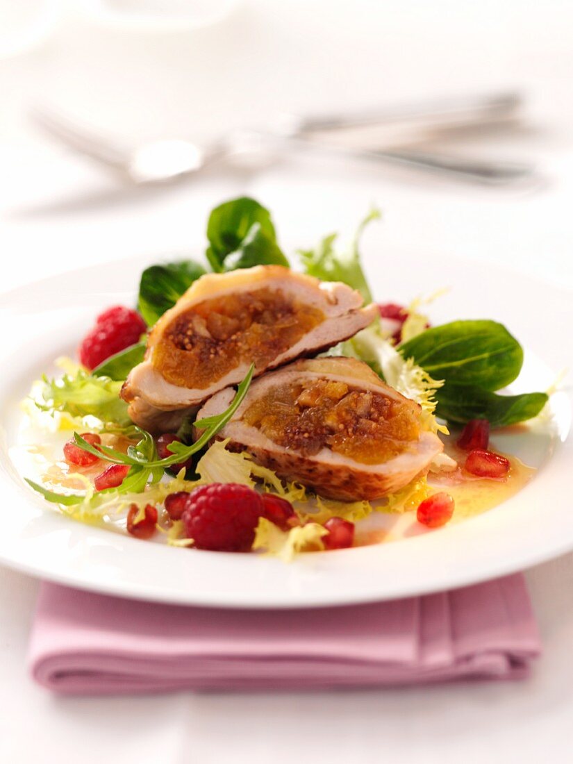 Guinea fowl with a fig filling on a fruity salad