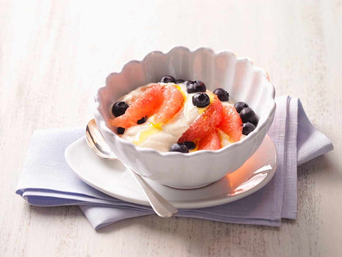 Quark cream with grapefruit and blueberries