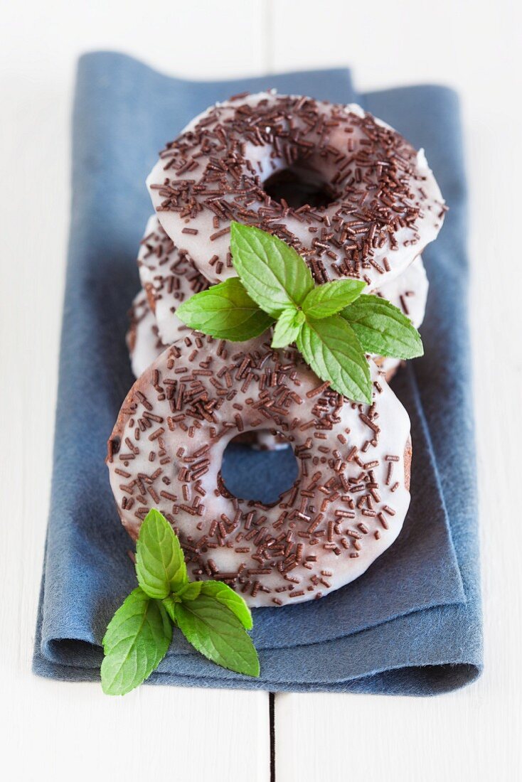 Gebackene Doughnuts mit Minzschokolade