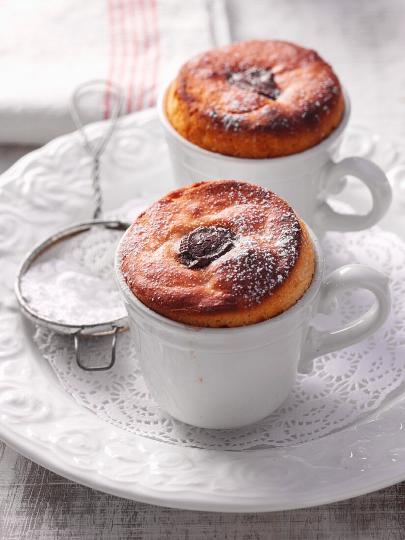 Mocha muffins with icing sugar