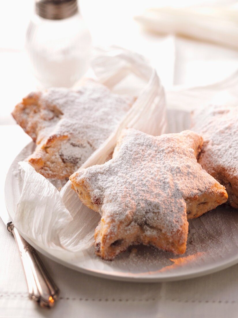 Stollen stars dusted with icing sugar