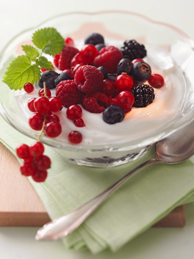 Quark mit frischen Beeren