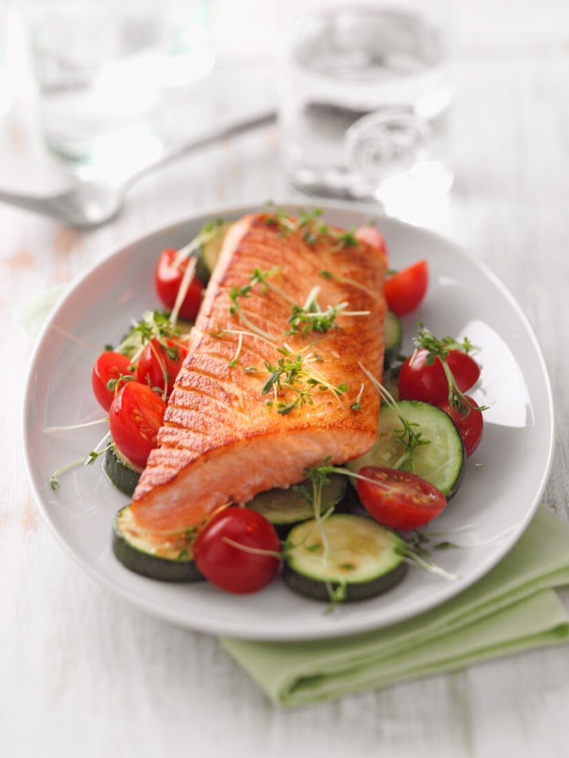 Salmon fillet with tomatoes, cucumber and cress
