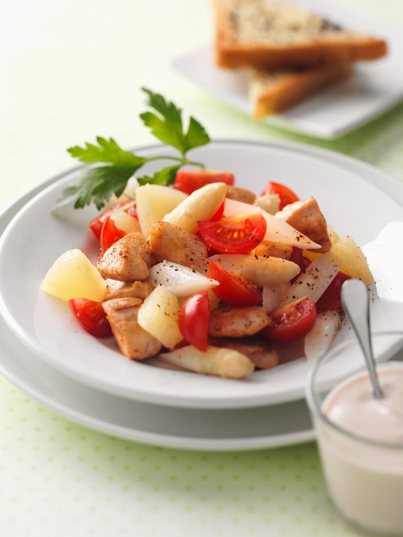 Asparagus salad with turkey and cherry tomatoes