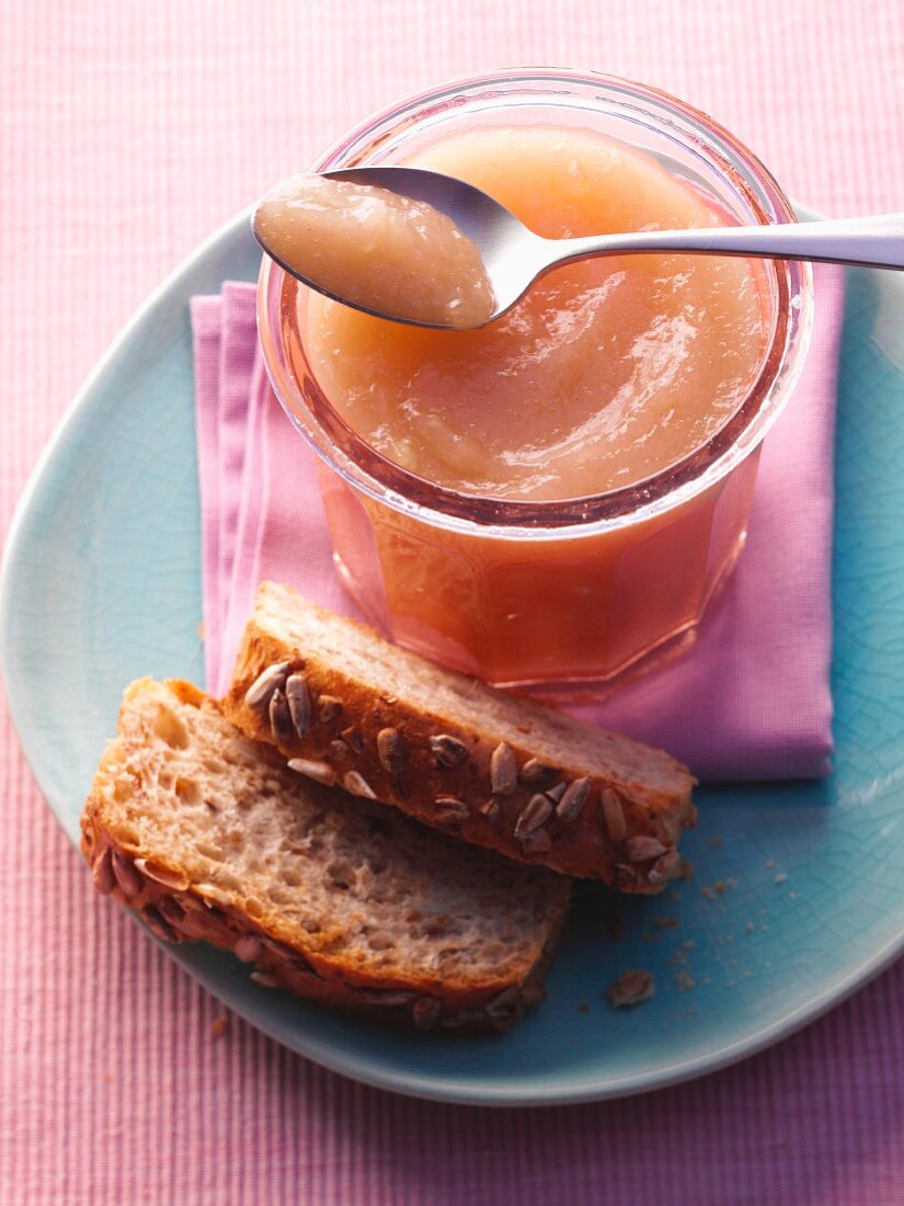 Pear and peach jam with seeded bread