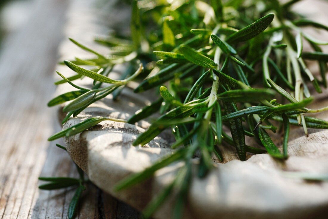 Fresh rosemary in a wooden bowl (close-up)