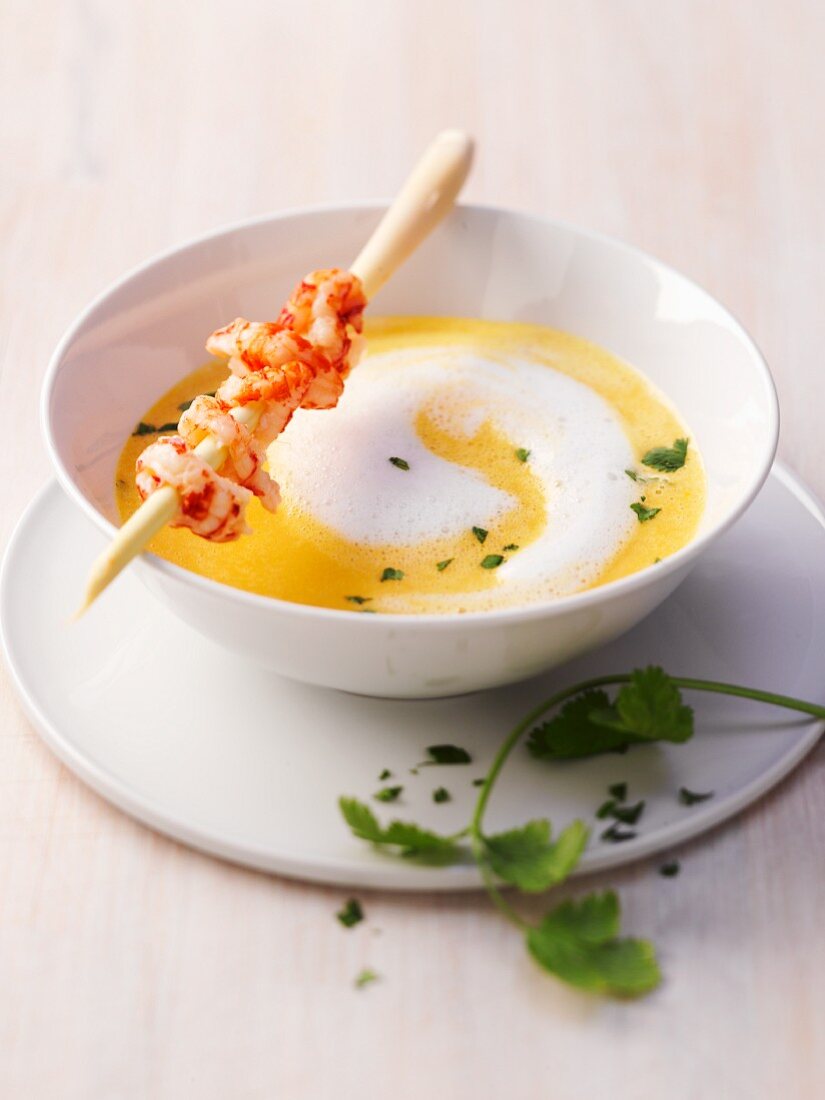 Karottensuppe mit Zitronengras-Krebsfleisch-Spiess