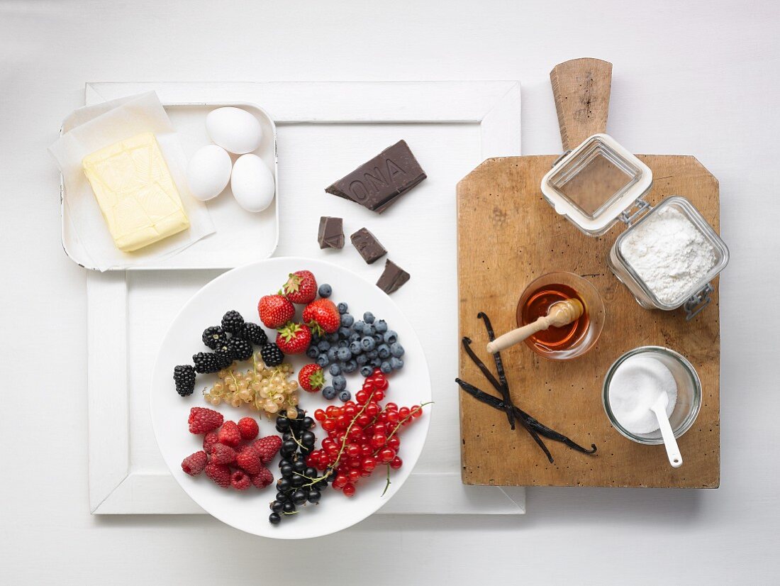 Verschiedene Zutaten für Desserts und Kuchen