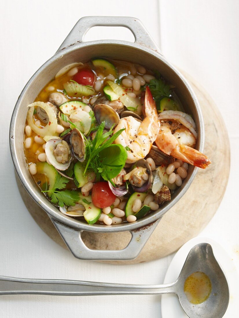 Bean stew with mussels and prawns