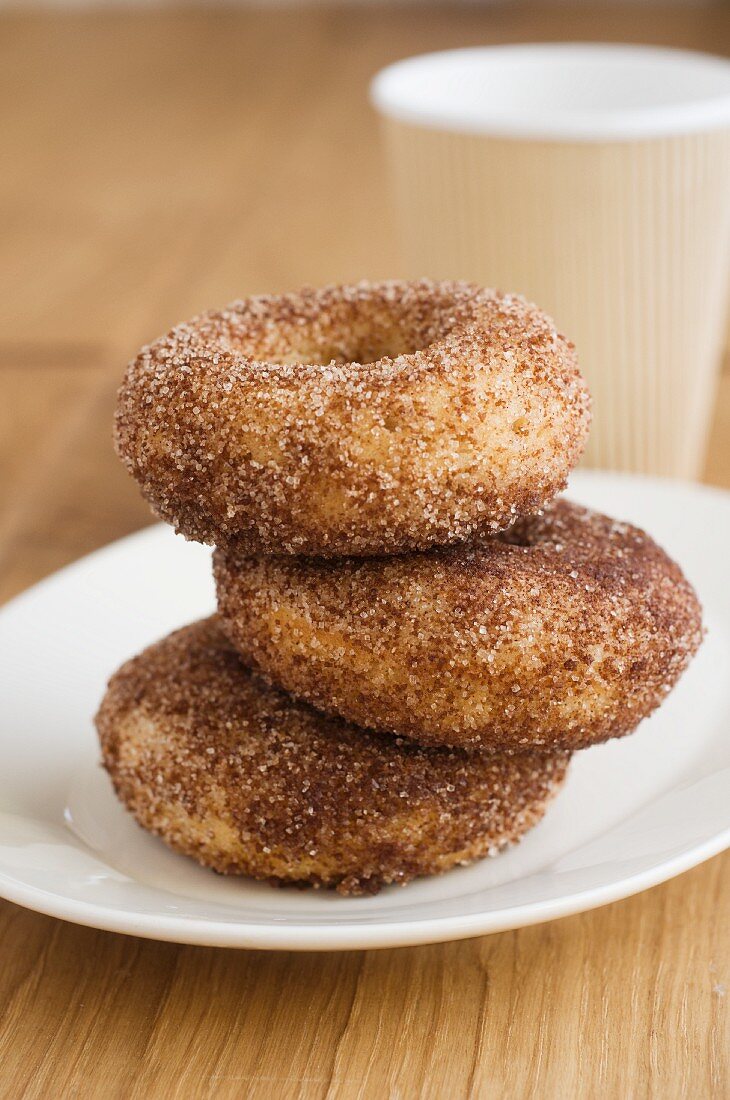 Gebackene Doughnuts mit Zimtzucker