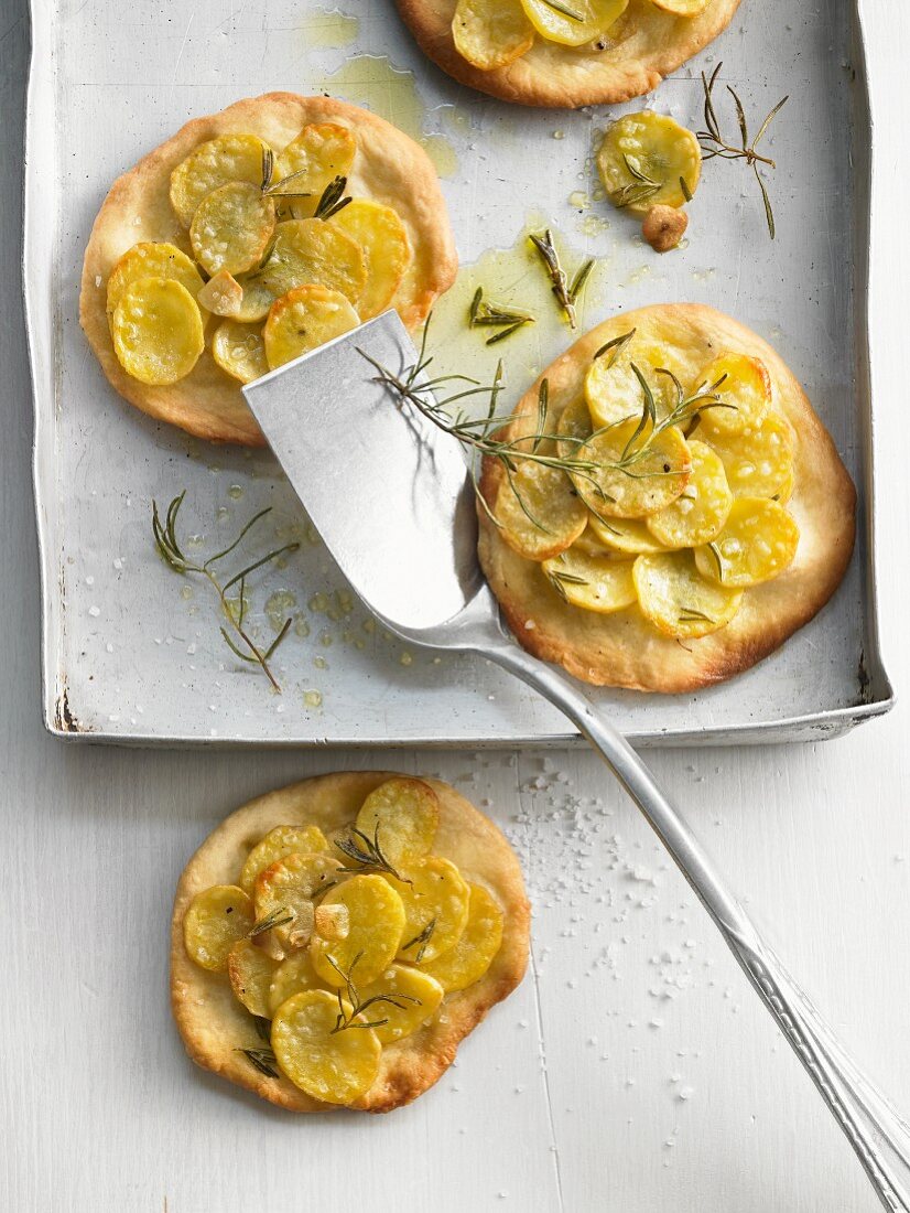 Mini pizzas with potatoes and rosemary