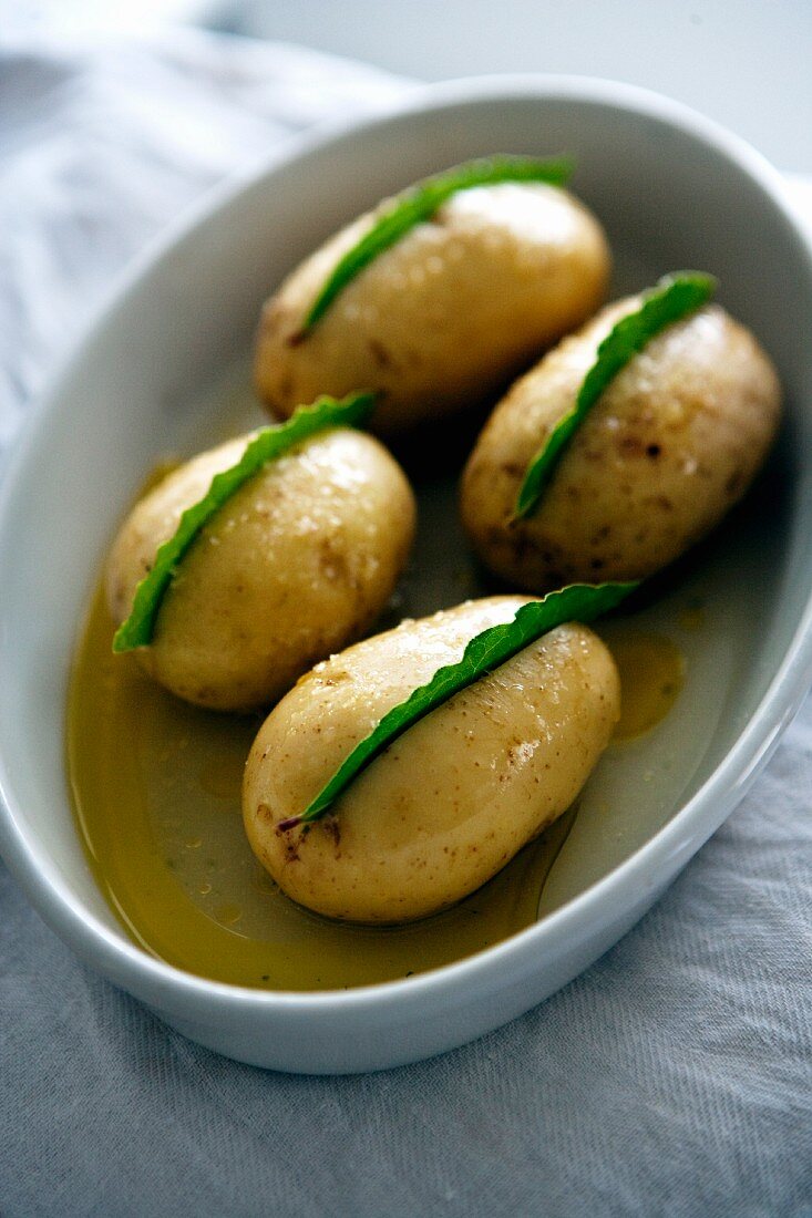 Jacket potatoes with bay leaves