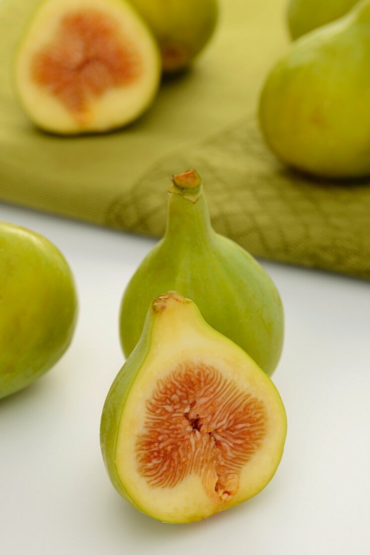 Fresh figs, whole and halved