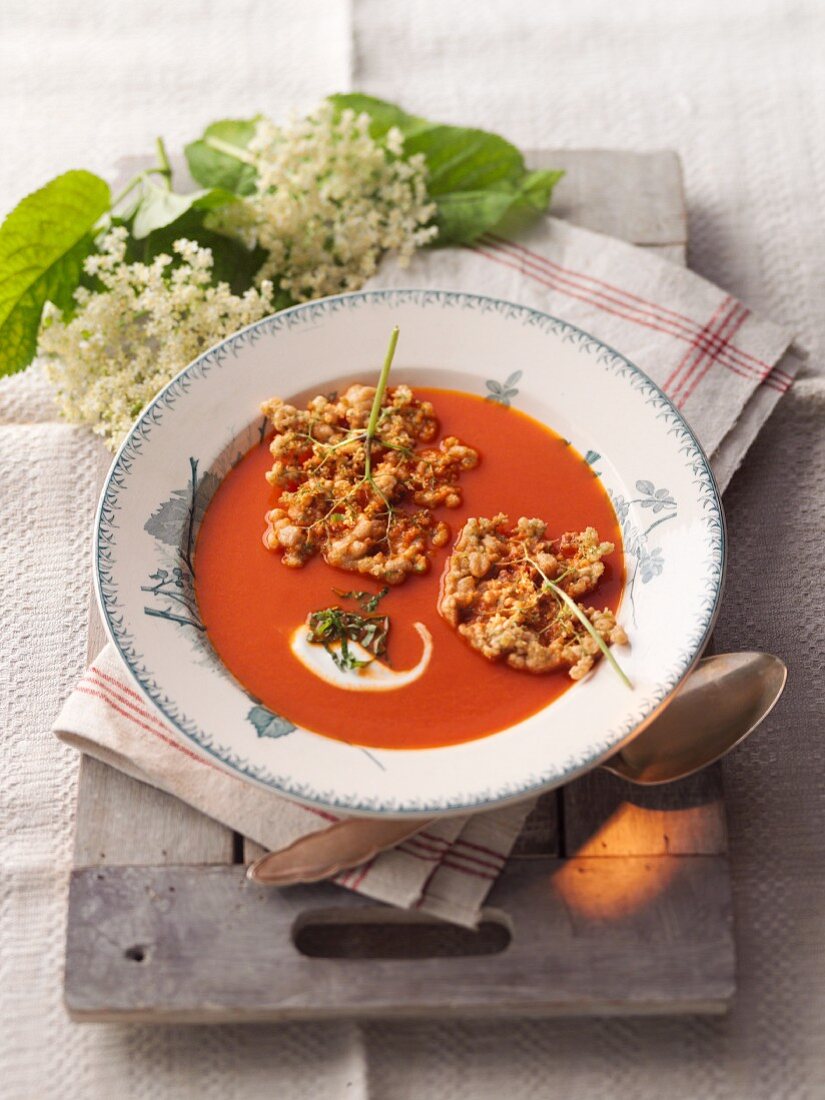 Apple and tomato soup with elderflower cakes