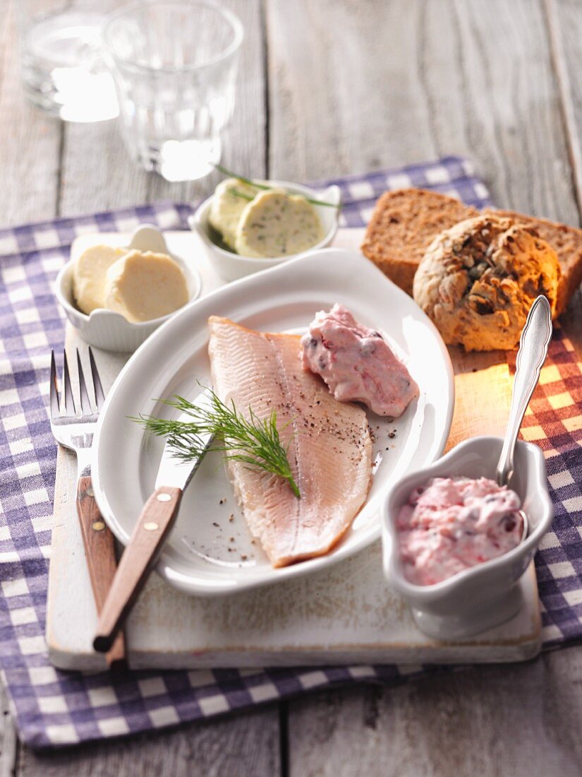 Smoked trout with a lingonberry and cream sauce and bread and butter