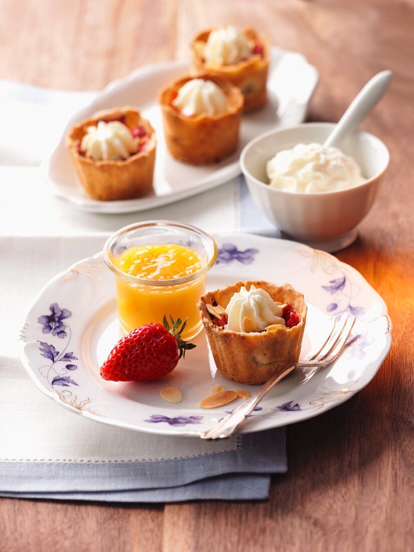 Rhubarb tartlets with whipped cream and mango puree