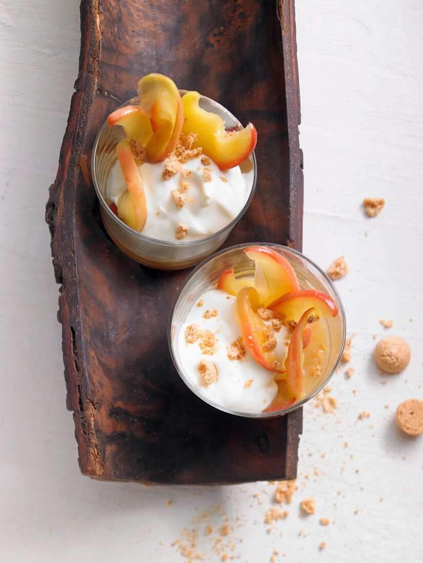 Apple and mascarpone cream with amarettini