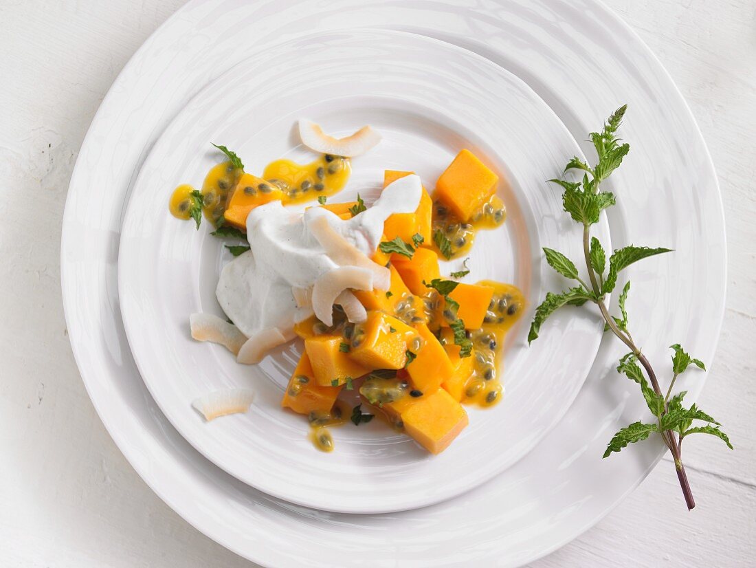 Mango-Passionsfrucht-Salat mit Sahne