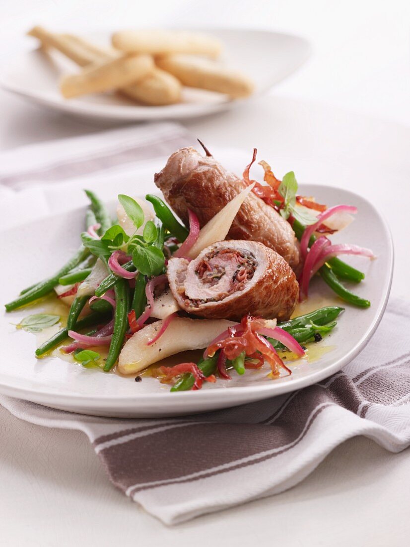 Pork roulade with pears, beans and bacon