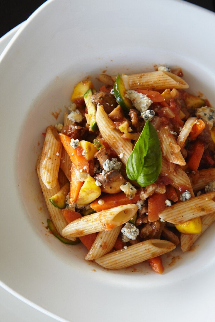 Penne mit Gemüse und Blauschimmelkäse