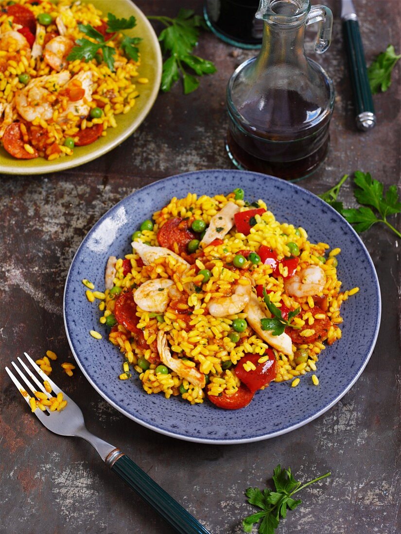 Paella mit Huhn, Garnelen & Chorizo