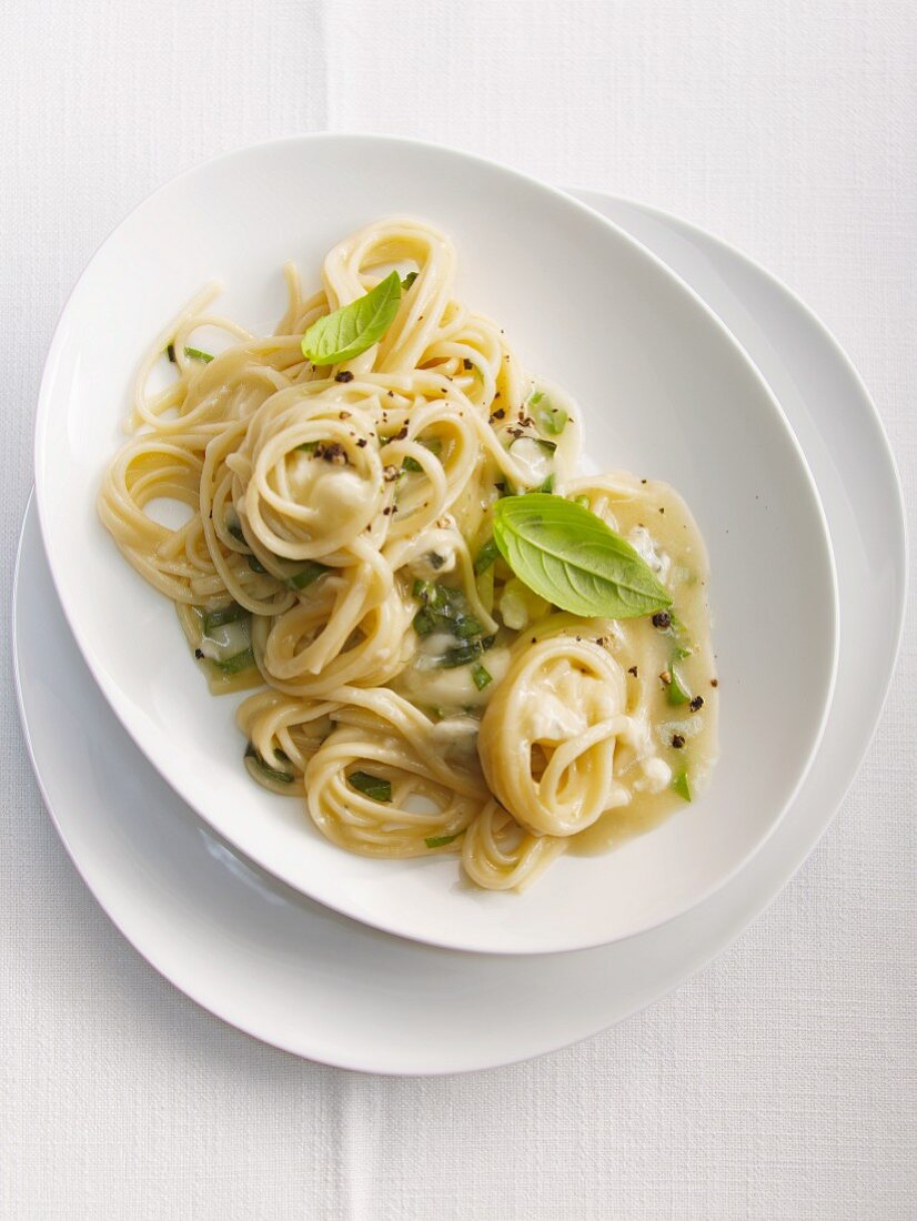 Linguine with gorgonzola sauce