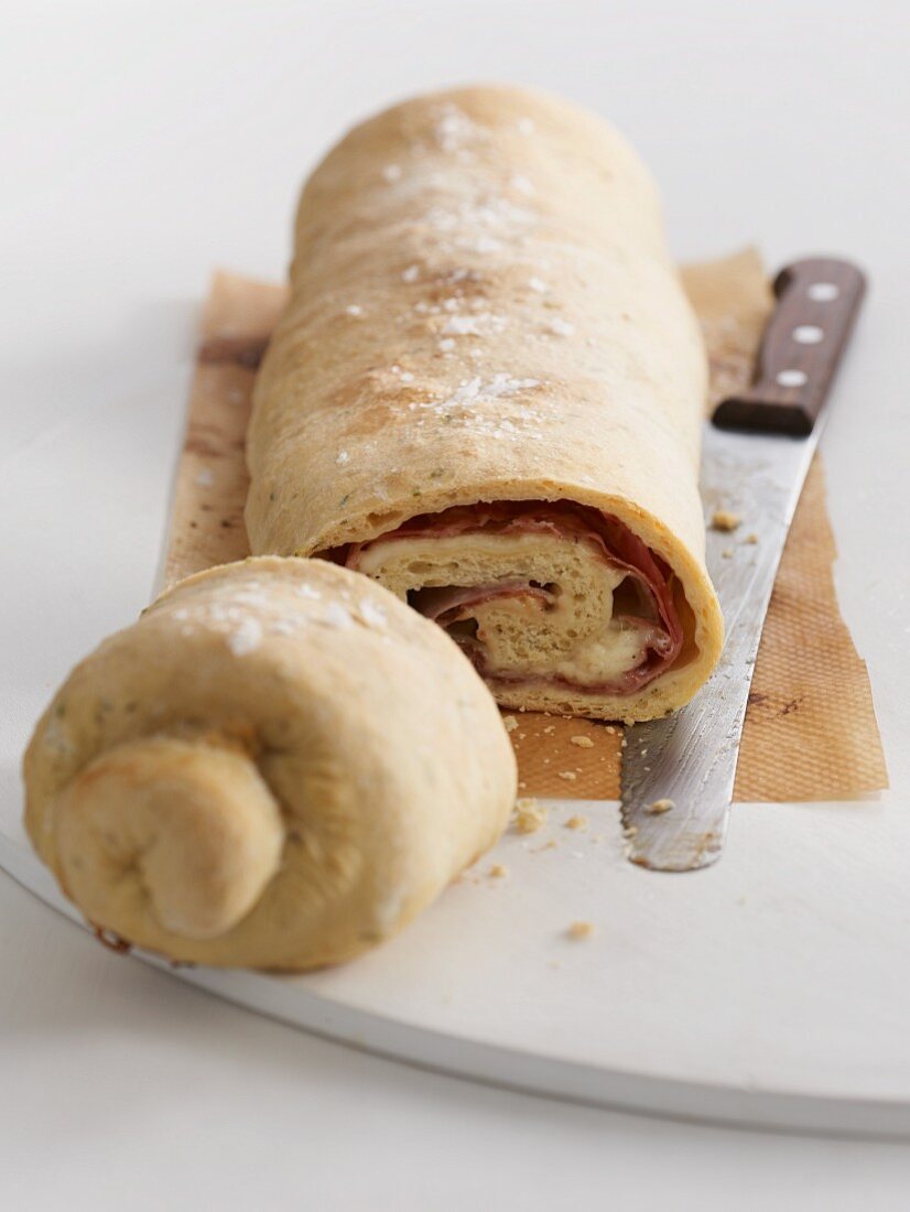 Ciabatta mit Schinken-Käse-Füllung