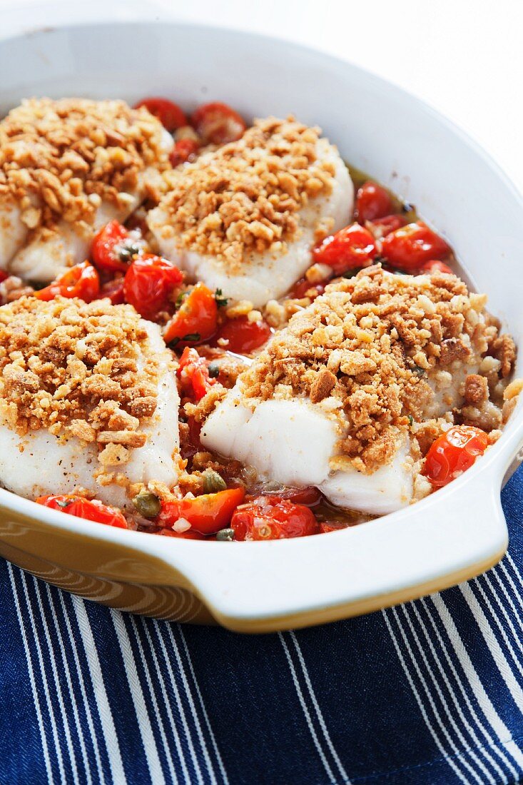 Gebackenes Fischfilet auf provenzalische Art mit geschmorten Tomaten