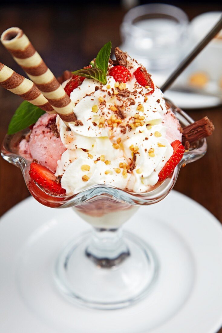 Strawberry sundae with cream and wafers