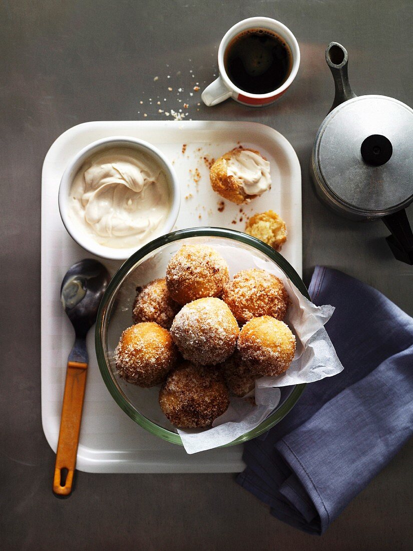 Zeppole (gefüllte Brandteigbällchen, Italien)