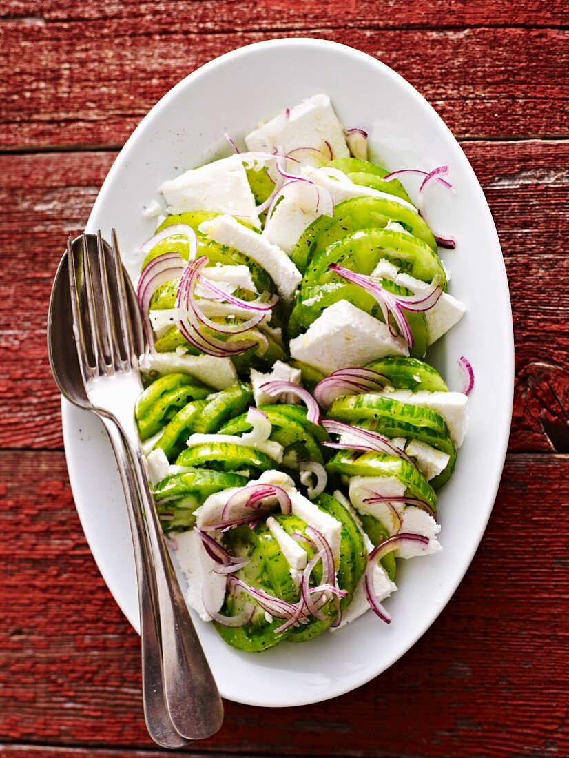 Green tomato and goat's cheese salad