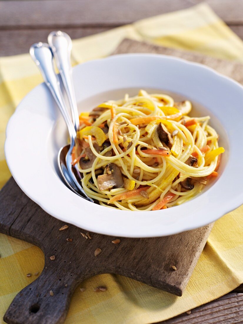 Spaghetti al limone (Zitronenspaghetti mit Pilzen & Gemüse)