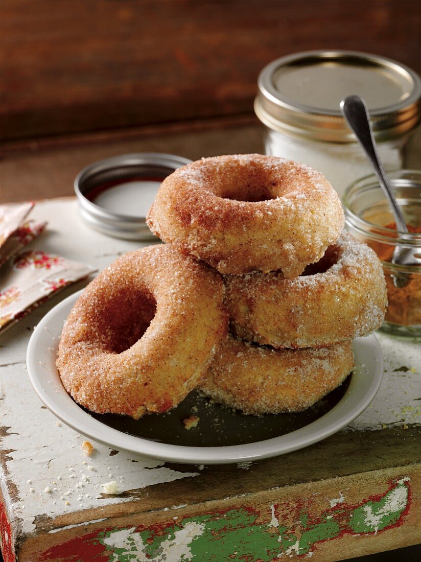 Gebackene Buttermilch-Doughnuts mit Zimtzucker