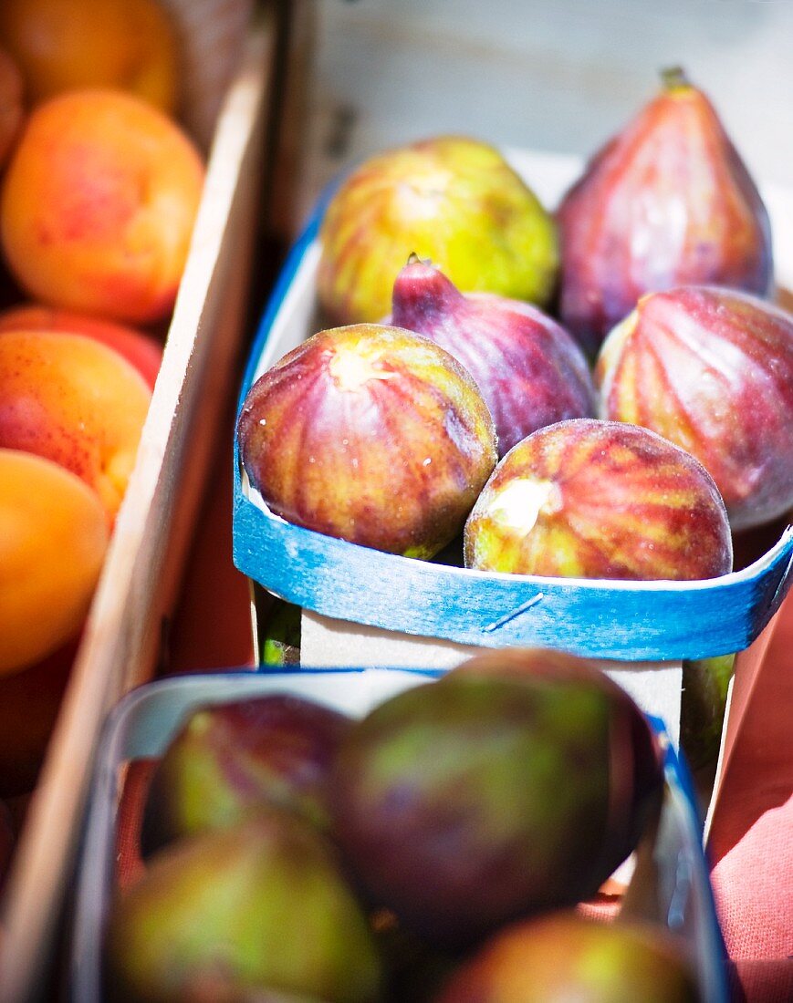 Fresh figs and apricots on a market stand