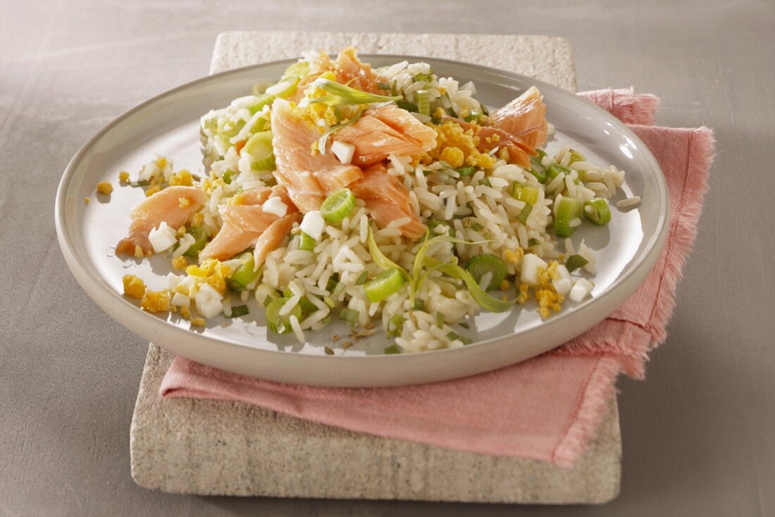 Vegetable rice with smoked salmon