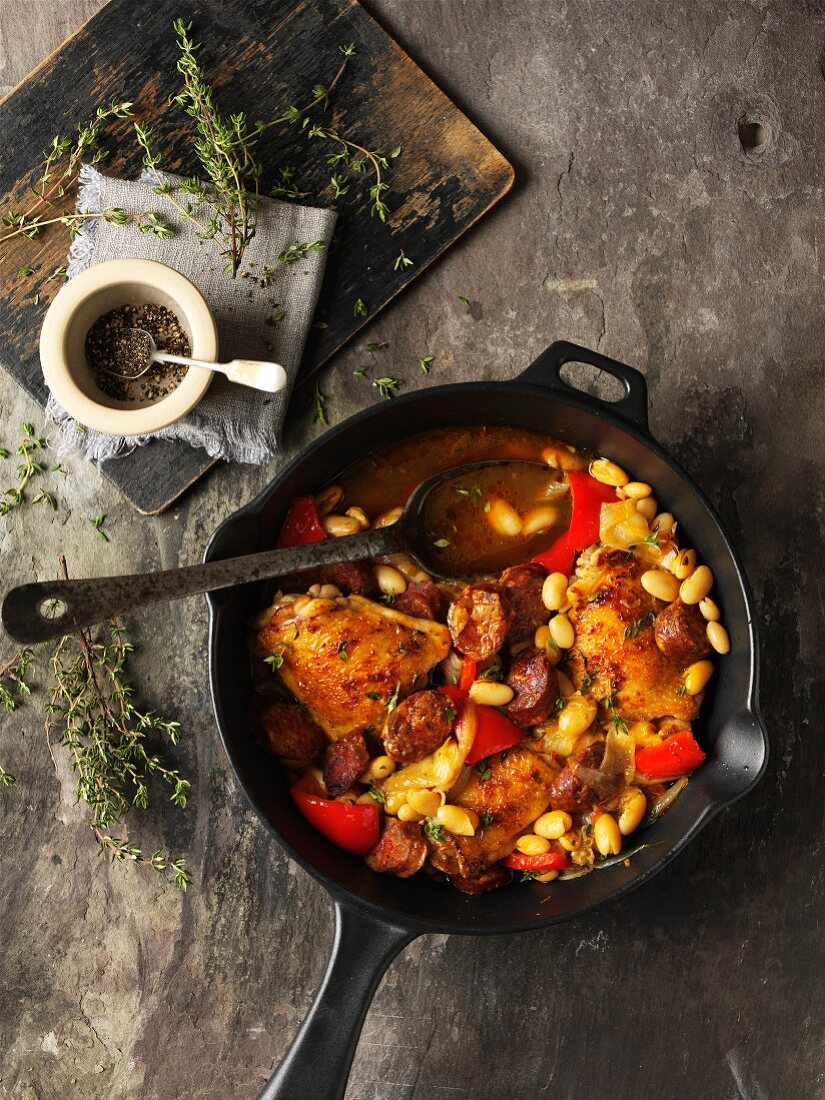 Hähnchen mit Bohnen und Chorizo