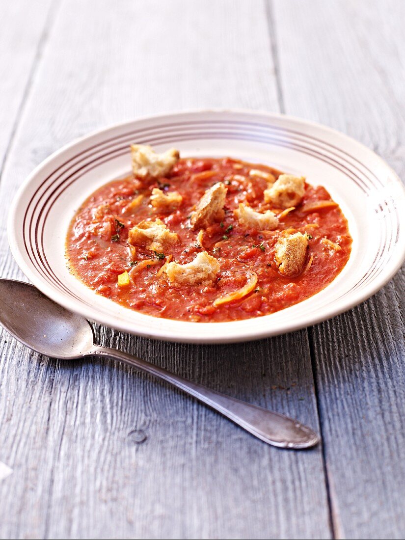 Tomatensuppe mit Baguette