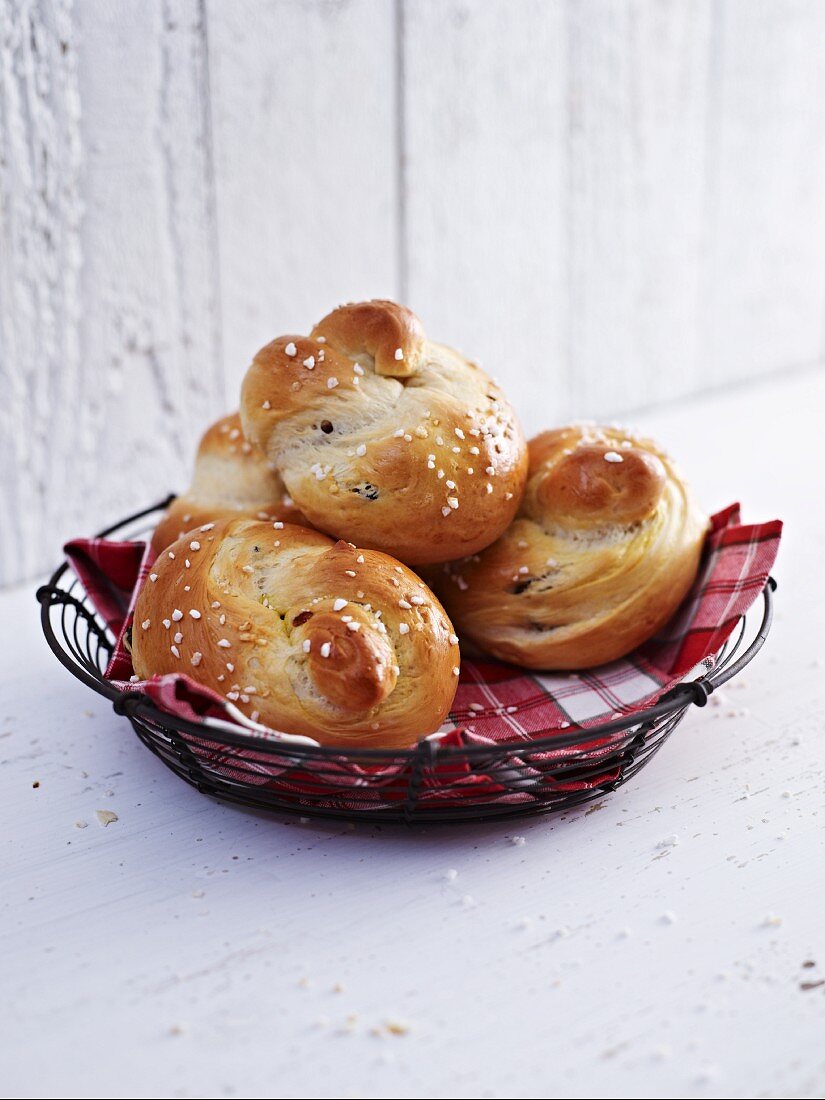 Plaited bread rolls in a bread basket