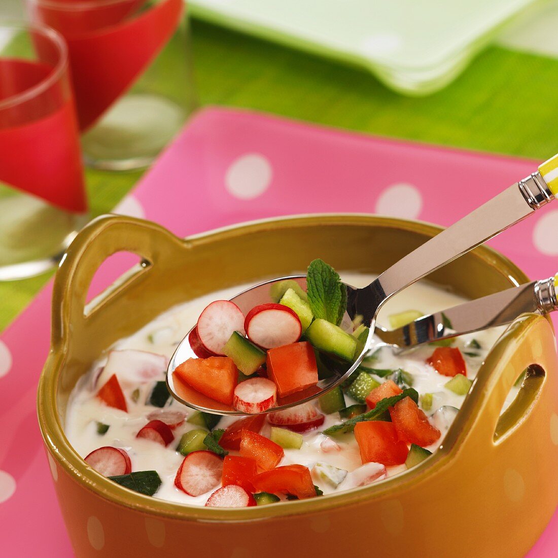 Cold yoghurt soup with vegetables